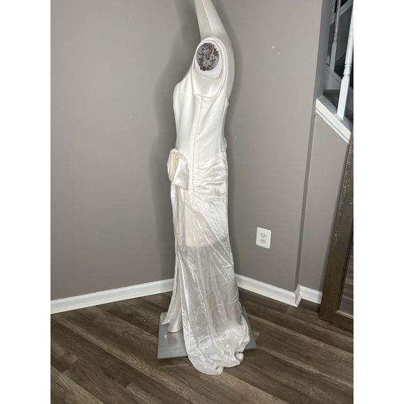 Cinq à Sept
Marian Draped Gown - Picture 6 of 10